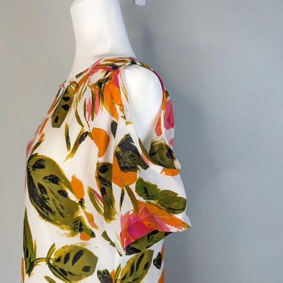 Artsy/ Floral/ Shift Dress with a Cold Shoulder Size Small - Picture 5 of 9
